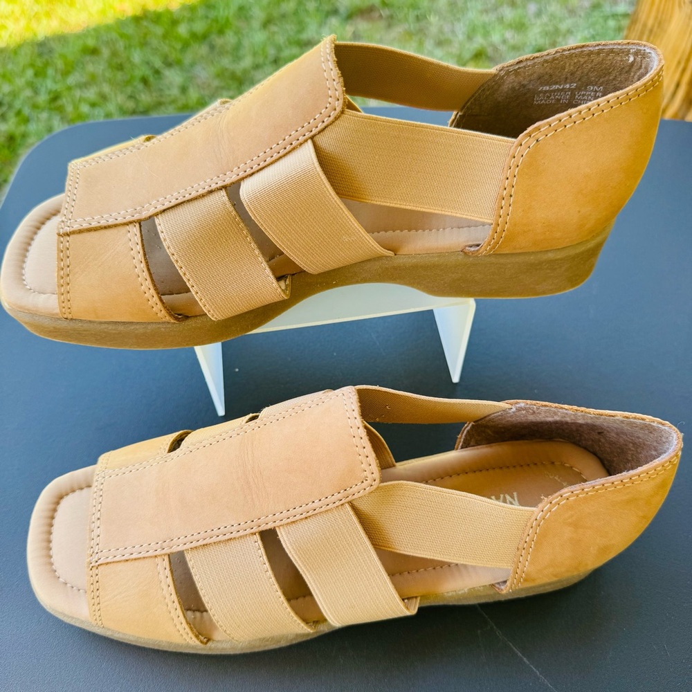 Naturalizer Tan Strappy Sandals Size 9